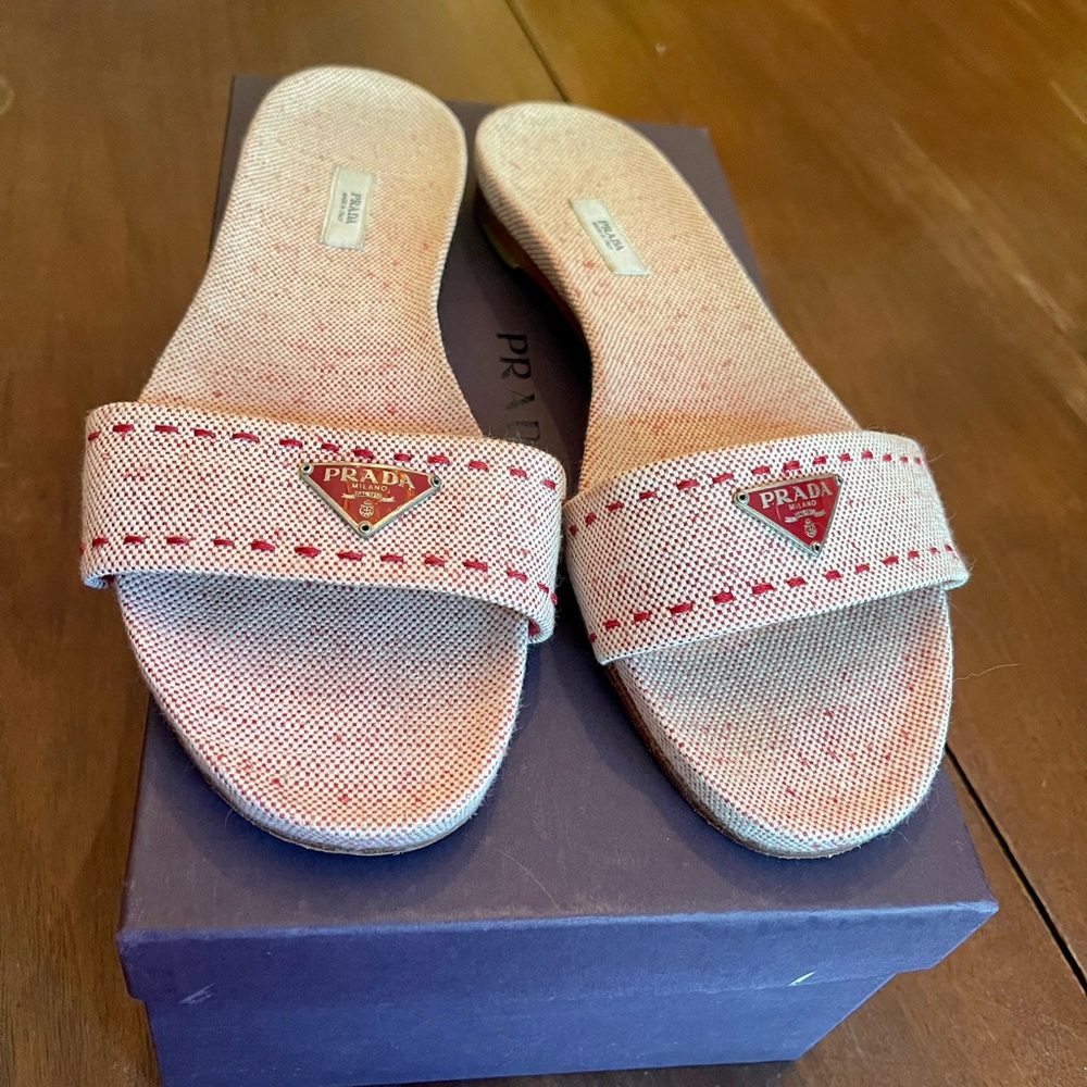 Adorable red logo and stitching Prada slides!